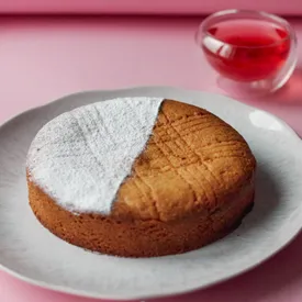 Пирог песочный с заварным кремом и вишней, 1 кг.